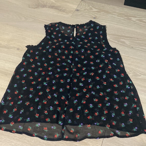 2 for $20 Floral and lace tank - Picture 2 of 2